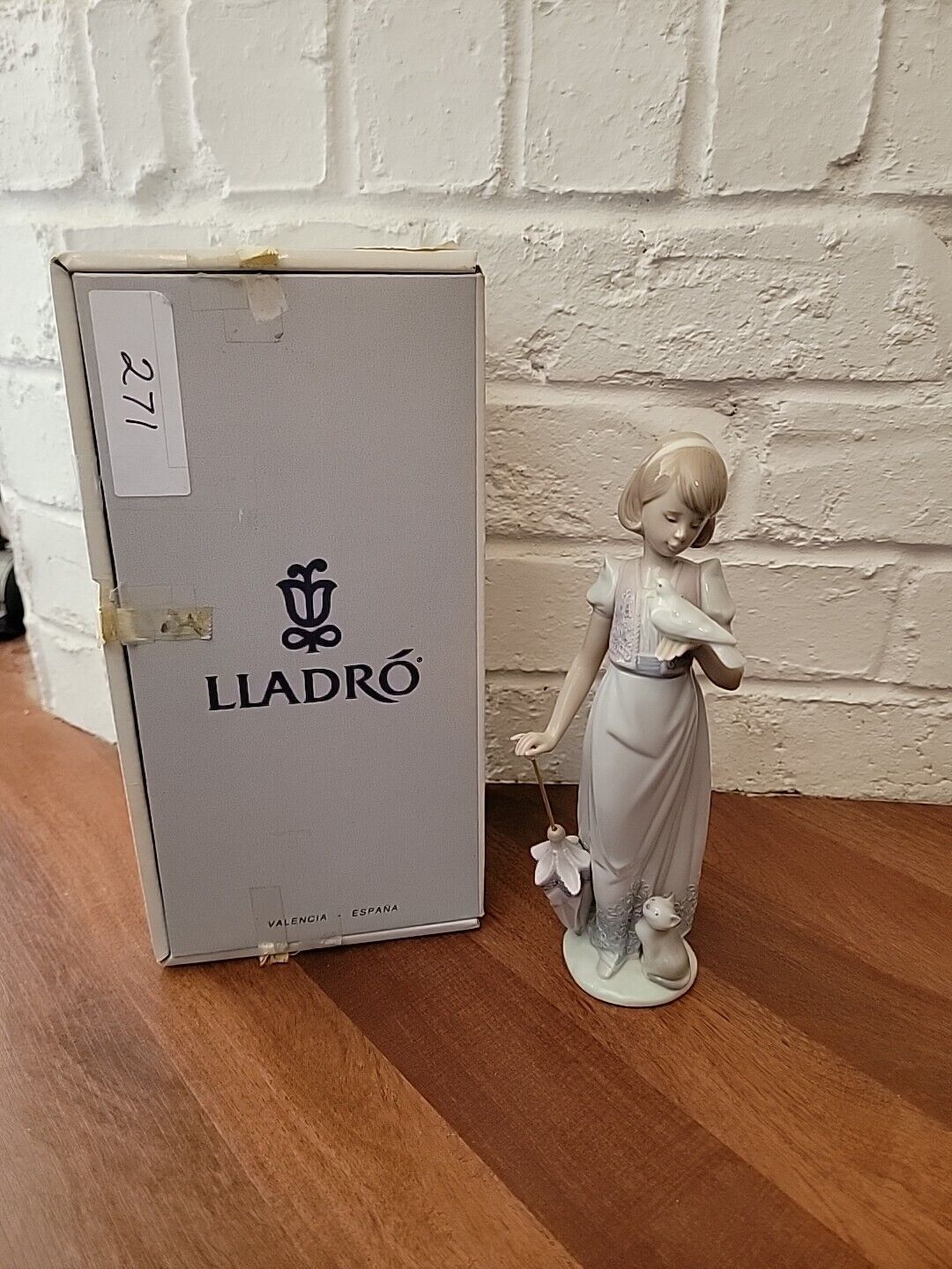 Lladro #7611 Summer Stroll Collector’s Society 1991 Retired Girl - W/ Box