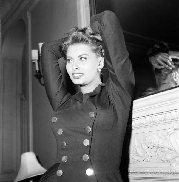 Italian film star Sophia Loren at the Savoy Hotel 1954 OLD PHOTO 2