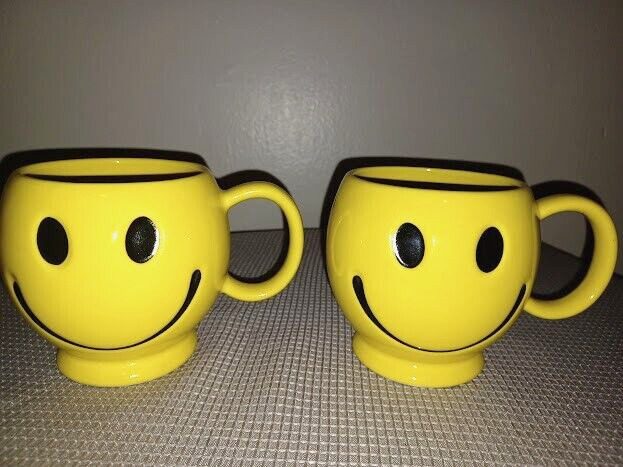 set of 2 Corner Bakery Smiley Emoji Face Coffee Mugs