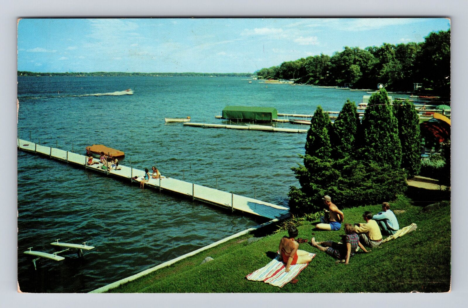 Syracuse IN-Indiana, Lake Wawasee, Sun Bathing, Boating, Vintage Postcard
