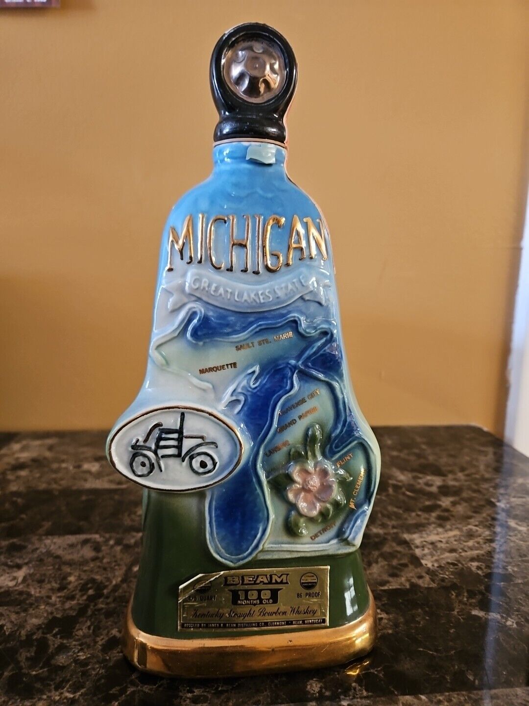 Vintage Jim Beam Michigan THE GREAT LAKES State 1972 Decanter WOLVERINE STATE