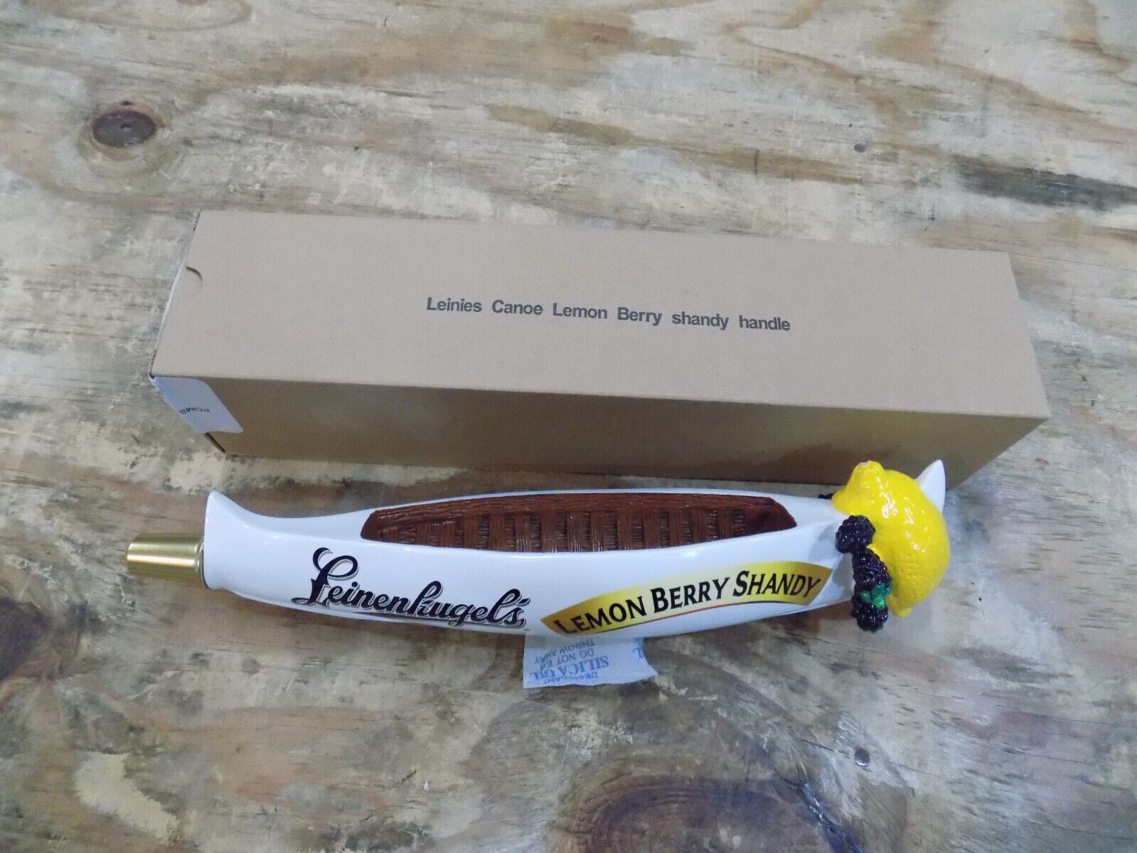 Leinenkugel's Leinie's Lemon Berry Shandy  Canoe Beer Tap Handle