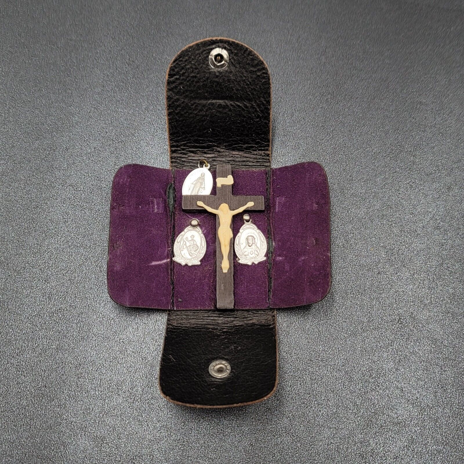 Vintage MY GUARDIAN Miniature Pouch Crucifix Catholic 3 Medals 2.75