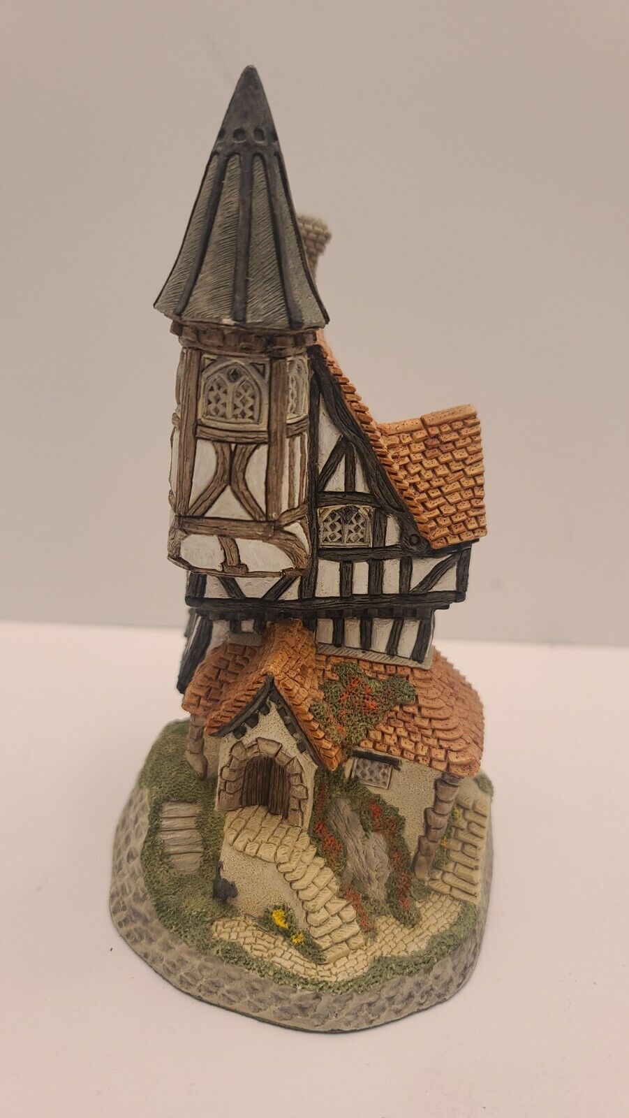 1986 David Winter Cottages There Was A Crooked House Hand Painted Figurine