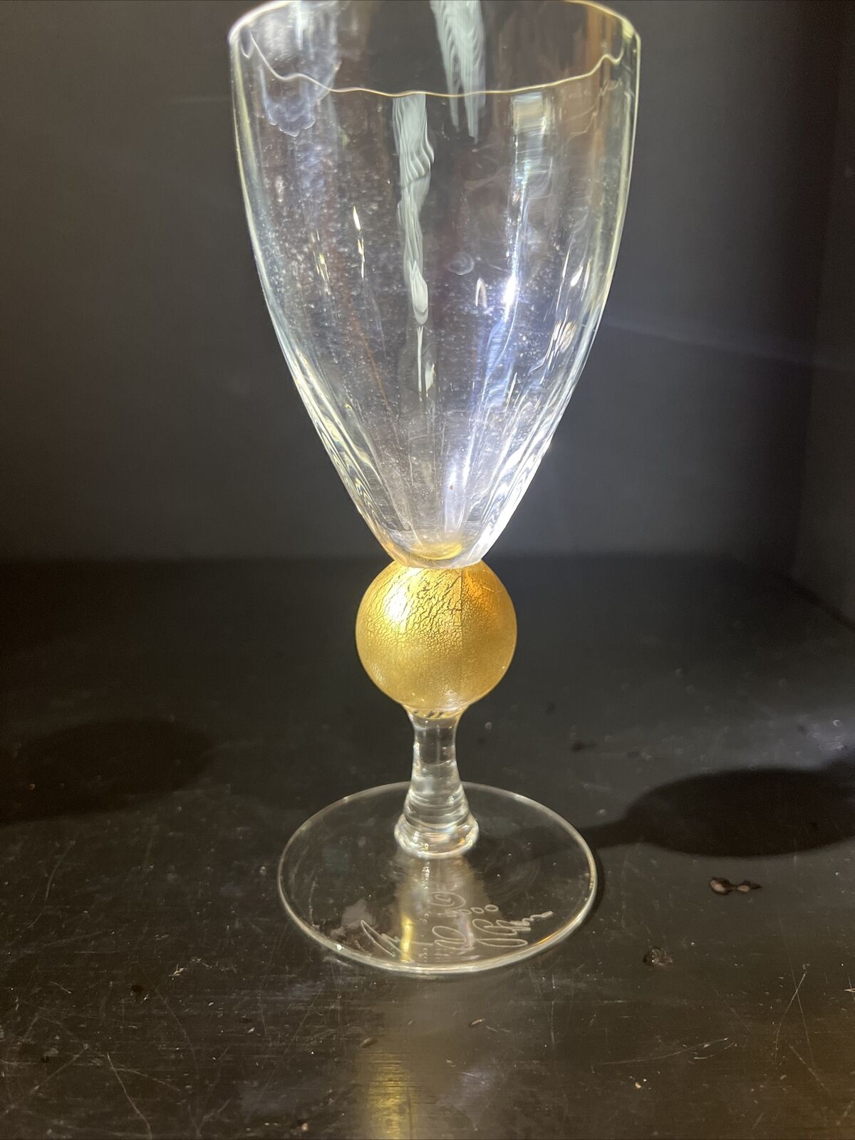 Stunning Union Street Glass Manhattan Gold Wine Glass 7 1/4 Tall Signed