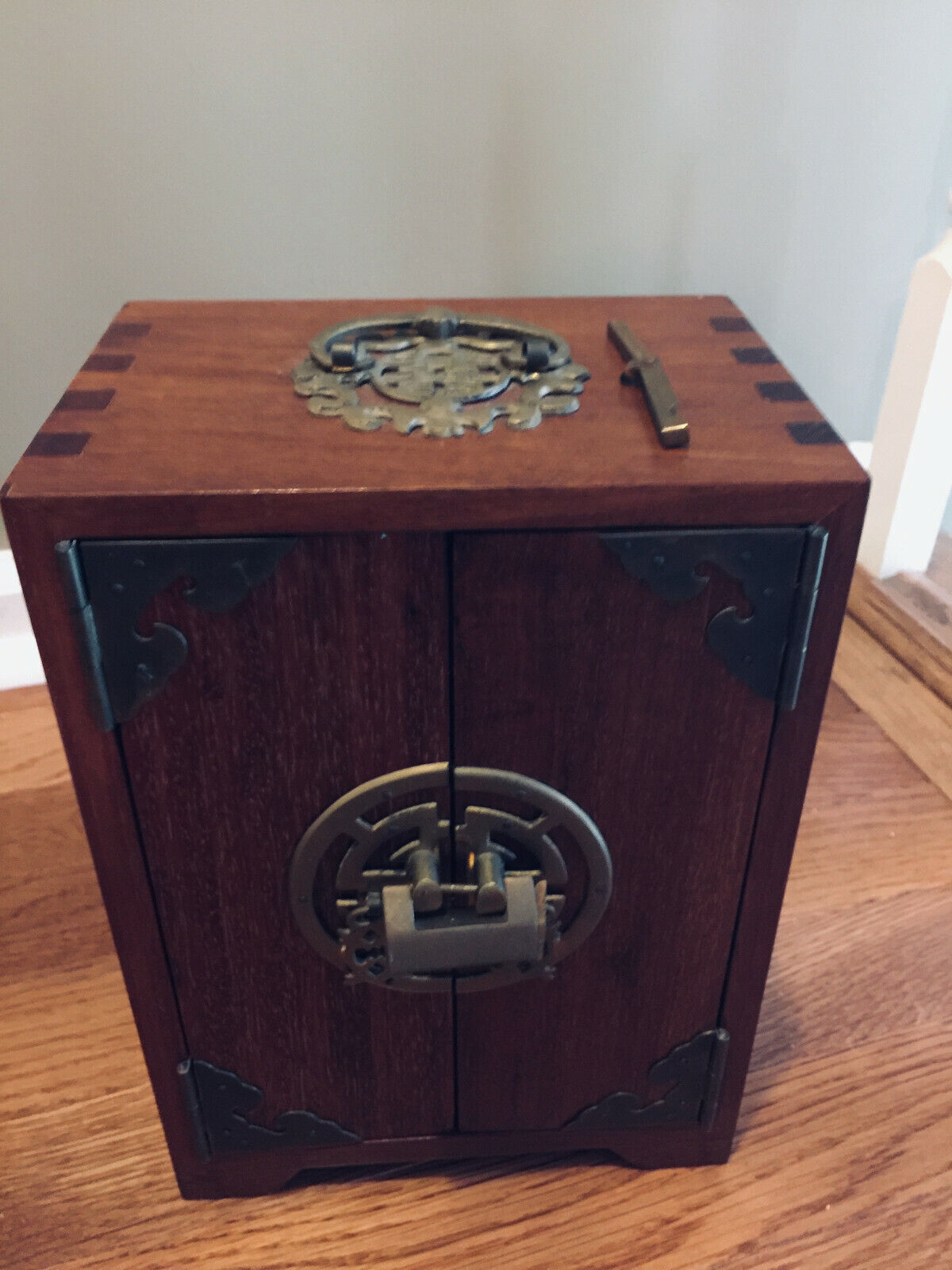 VTG Chinese Huali wood 5 drawer w/ Lock & Key Dressing case Jewelry Box 9.5