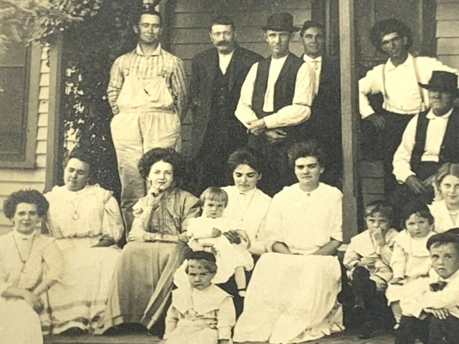 D2) RPPC Photo Postcard Large Family Group Portrait Porch White Dresses 1909