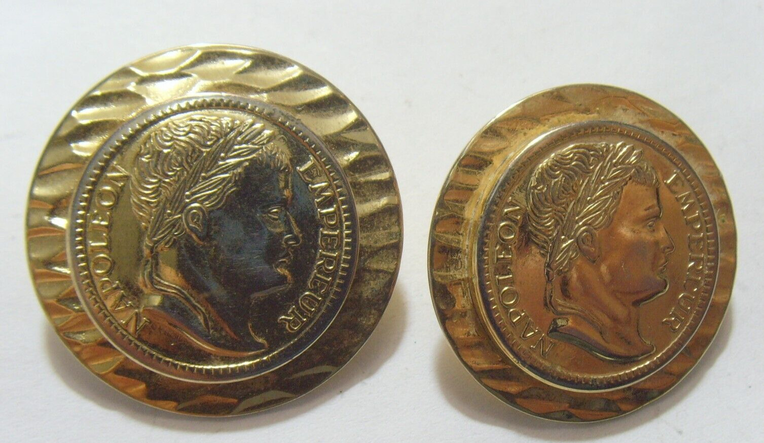 vintage gold tone metal 30 mm large earrings Nepoleon empror 53219