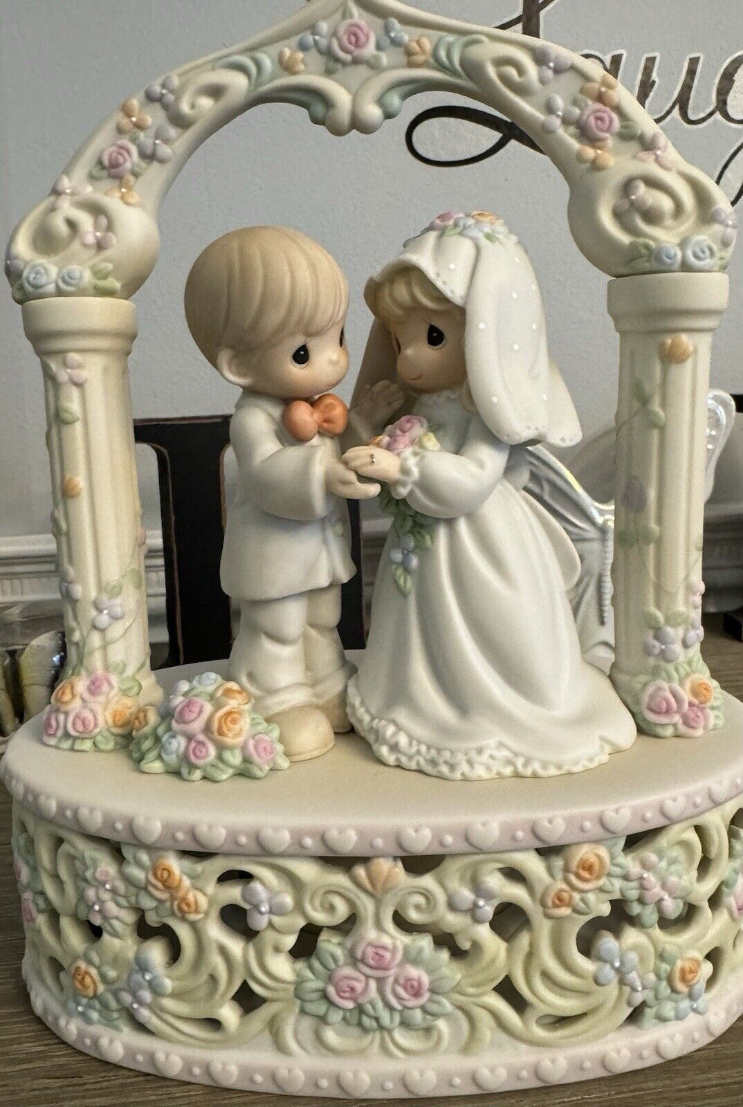 PRECIOUS MOMENTS FIGURINE - I GIVE YOU MY LOVE FOREVER TRUE (WEDDING MUSICAL)