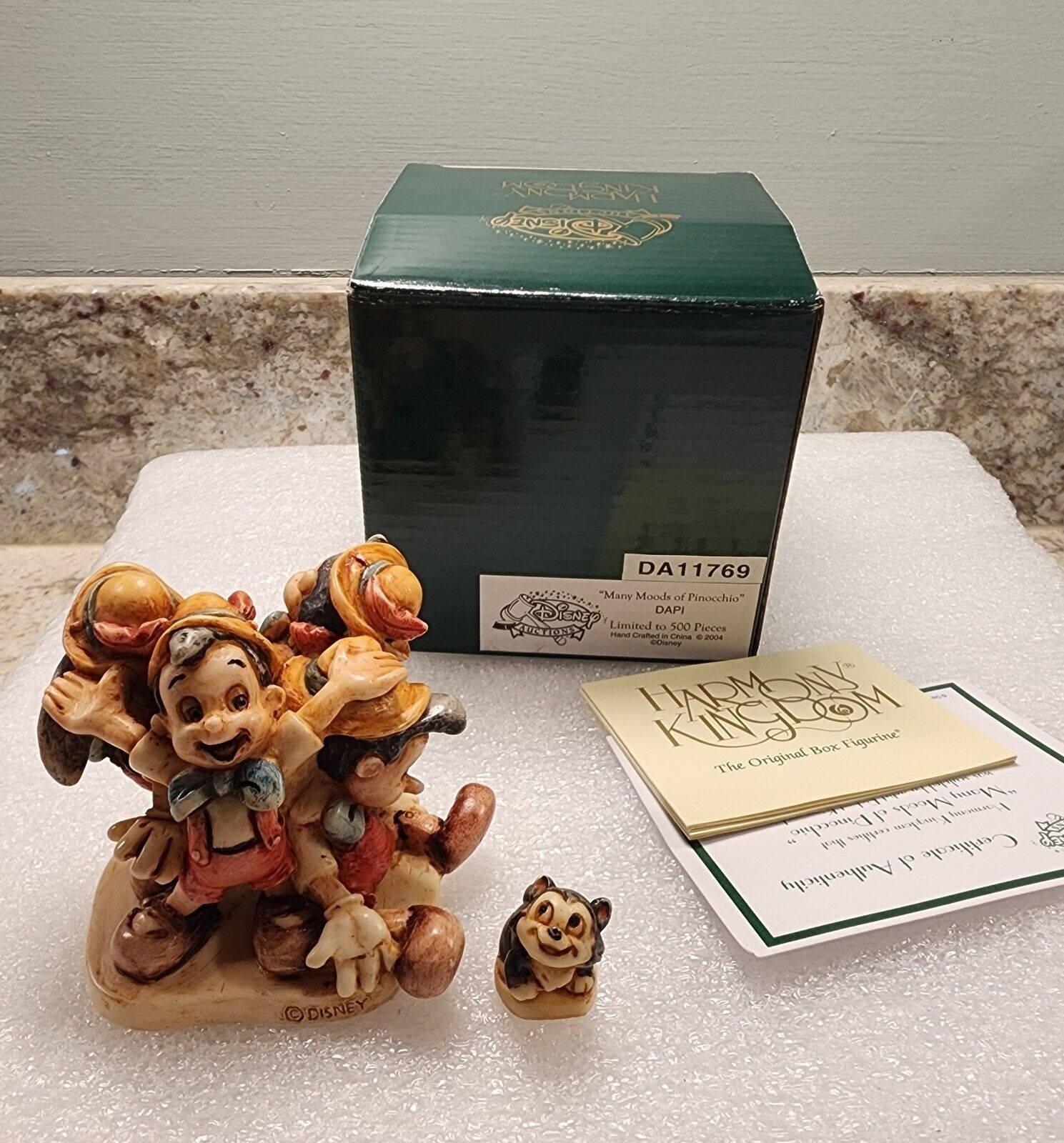 DISNEY HARMONY KINGDOM Moods Of Pinocchio W/ Figaro  box and certificate LE 500
