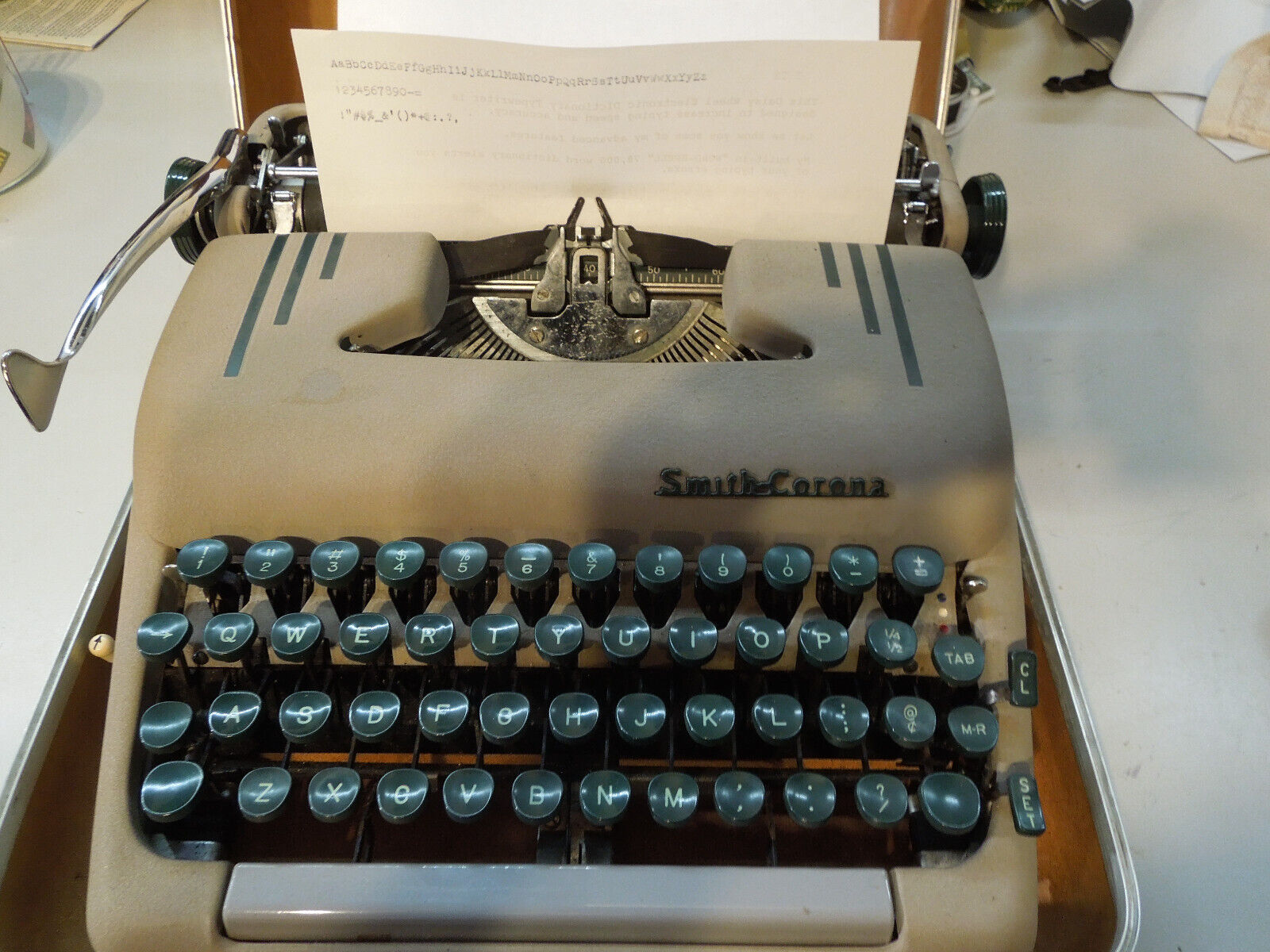 1954 Smith Corona Silent Super Elite 5T Series Typewriter - Green Keys - In Case