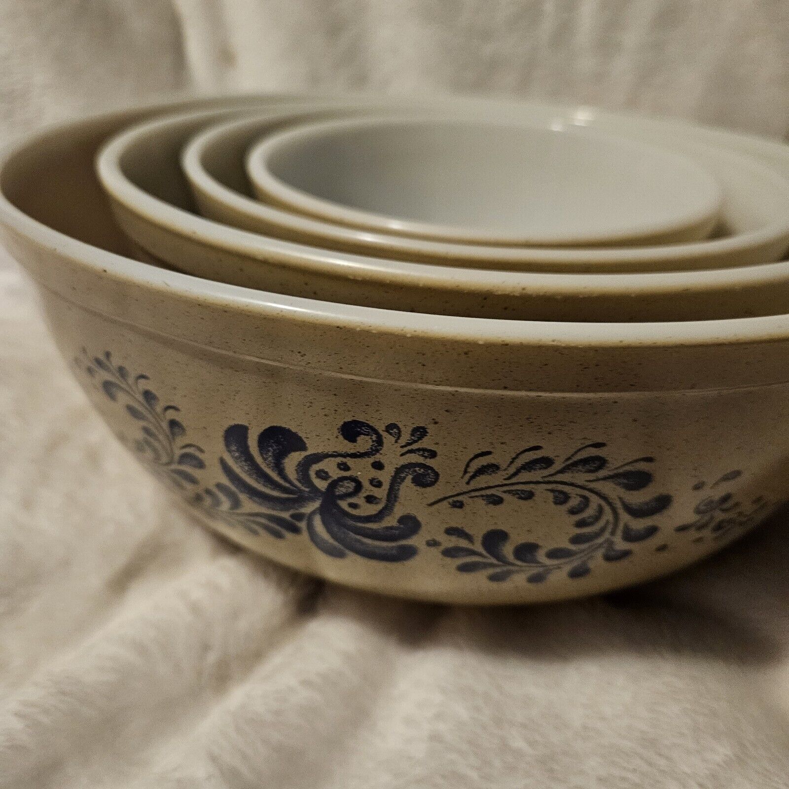 Vintage Set Of 4 Pyrex Homestead Nesting Mixing Bowls Tan Blue