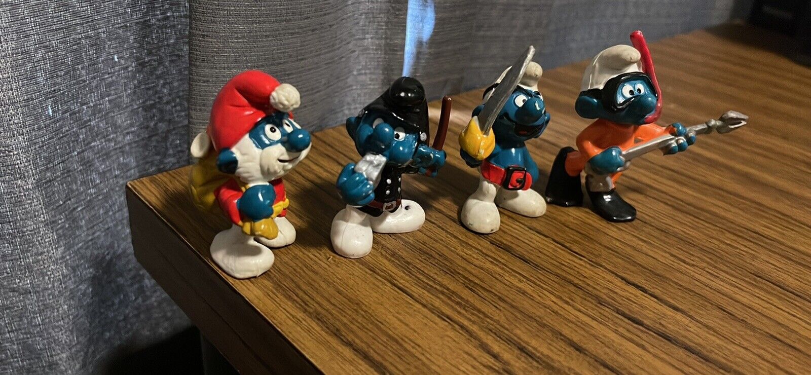 9 vintage Smurf figures