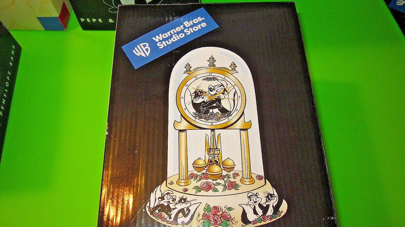 Pepe Le Pew anniversary  Clock Warner Bros. Looney Tunes Rare WB Store 1990s
