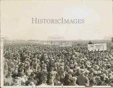 1935 Press Photo Crowd at National Corn Husking Contest in Newton, Indiana picture
