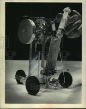1972 Press Photo Salt solution injected into artificial muscle - mjb90425 picture