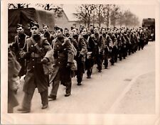Original Type 1 WW2 Press Media Photo CANADIAN SOLDIERS MARCH IN ENGLAND 1940 picture