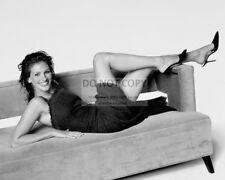ACTRESS JULIA ROBERTS - 8X10 PUBLICITY PHOTO (AA-131) picture
