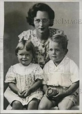 1933 Press Photo Mrsa. Alfred Read & children Mary Constance & Alfred C Read picture