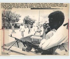 SOMALI Youth Stands Guard Frm Gangs FOOD DROUGHT MOGADISHU 1992 Press LaserPhoto picture