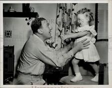 1946 Press Photo Actor William Bendix and daughter Stephanie in Los Angeles picture