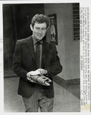 1967 Press Photo Singer Eddie Fisher at St. Joseph's Hospital in Los Angeles picture