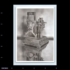 Old Vintage Photo MEDIEVAL TORTURE DEVICE 1965 AURORA NUTTY NOSE NIPPER MACHINE picture