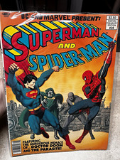Superman and Spider-Man #28 Marvel Treasury Edition Doctor Doom Parasite Hulk picture