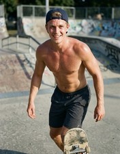 Sexy shirtless man blond muscle skateboard sexy torso gay 8.5 by 11 GLOSSY picture