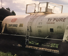 DuPont Tank Railcar DUPX #8662 TI Pure Titanium Dioxide Color Snapshot Photo picture