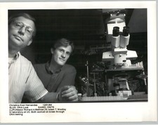 DNA Testing Laboratory Richard Mathies, Adam Woolley VINTAGE 1994 Press Photo picture