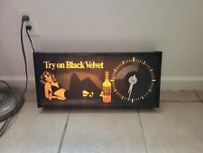 1975 Black Velvet Canadian Whisky Cheryl Tiegs Clock Light Tested Works picture