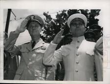 1946 Press Photo R. F. Griffin and Kuzma Derevyanko salute during Tokyo Parade picture