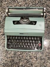 Olivetti Underwood Lettera 32 Typewriter picture