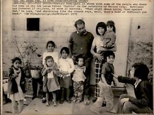 LG6 1975 AP Wire Photo FULL HOUSE IN SAN LUCAS PATONI BARRIO MEXICO CITY POVERTY picture