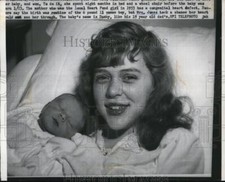 1960 Press Photo Young mother with congenital heart defect gives birth picture