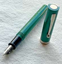 Sheaffer Fountain Pen - No Nonsense - Opaque Green picture
