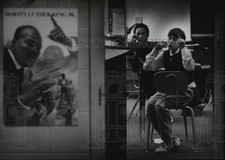 1992 Press Photo Deaf students learn to use sign language to communicate picture