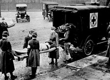 1918 St Louis INFLUENZA Victims Loaded into Ambulance 5x7 Borderless PHOTO picture