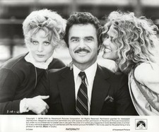 Burt Reynolds & Beverly D'Angelo Lauren Huton 1981 Movie Paternity 8 x 9.75 pho picture