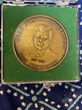 John F Kennedy 35th US President 1961-1963 Commemorative Coin Medal Vintage picture