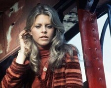 Lindsay Wagner as The Bionic Woman listening with bionic ear 8x10 inch photo picture