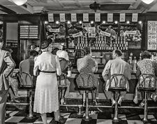 1942 WASHINGTON D.C. SODA FOUNTAIN 8.5x11 PHOTO picture