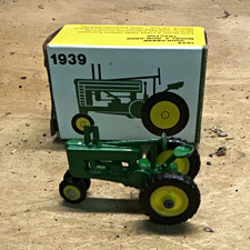 John Deere 1939 Diecast Toy Tractor w/ Box, Agriculture Advertising Label picture