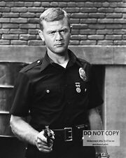 MARTIN MILNER IN THE TELEVISION SHOW 