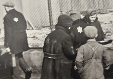 2 ORIGINAL 3.5x5.5" photos Warsaw Ghetto? shoah holocaust 1940 WW2 FLEEING JEWS picture