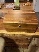 New Wooden Featuret  Design Acacia Keepsake Chest With Locking Key Hinged picture