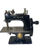 Vintage 1926 Singer No 20 Mini Sewing Machine Kids SewHandy 20-1 Black picture