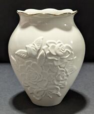 LENOX GLORIOUS GARDENIAS 2006 MOTHER'S DAY VASE Ivory and Gold, Pristine Cond. picture