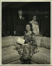 1978 Press Photo Mothers' March on Birth Defects, chairs and volunteer picture